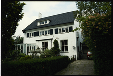 1481 Monumentale woning gebouwd in 1931 naar ontwerp van de architect F.A. Eschauzier aan de Groene Wetering 17 in Kralingen.
