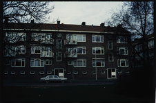 1647 Woningbouw met portiekflats, gerealiseerd in de periode 1943-1950 naar ontwerp van de architect H. Kammer aan de ...