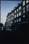 1757 Woningbouw met winkelruimte, ontworpen door A.H. Russcher tusen 1951-1954, aan de Bredestraat 1-3 en de Kipstraat ...