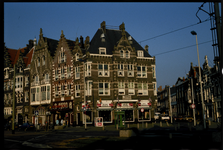 47 Monumentale panden uit 1912 aan de Schiedamseweg 1 op de hoek met de Mathenesserdijk in de wijk Oud-Mathenesse.