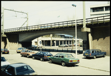 628 Het Hofpleinviaduct ter hoogte van de Boekhorststraat, met voorbij het spoorviaduct de Zomerhofstraat en de ...