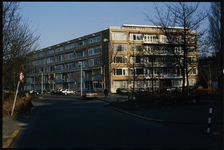 723 Rijksmonument woningblok met maisonettes en portiek-etagewoningen gebouwd in 1936-1937 naar een ontwerp van ...