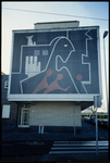 76 Kunstwerk op een vrijstaand politiebureau uit 1957 ontworpen door L. Voskuyl van de afdeling Gebouwen van ...