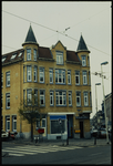 796 Bedrijfspand met woningen uit omstreeks 1913 aan de Zaagmolendrift en de Zaagmolenkade 2 (links) in het Oude Noorden.