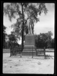 L-4378 Het standbeeld van dichter Tollens in het Park.