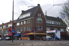 FL-12 Winkels en viskraam aan de Bergse Dorpsstraat.