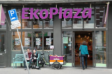 GG-32 De supermarkt Ekoplaza op de Nieuwe Binnenweg.