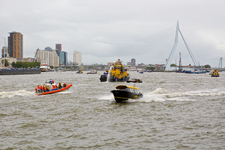MR-187 De Nieuwe Maas en de Erasmusbrug tijdens de Wereldhavendagen van september 2015. Boten en demonstraties op de ...