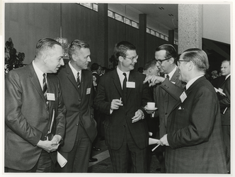 1968-1590 Congres van de internationale organisatie van grootwinkelbedrijven (C.I.E.S.) in De Doelen. Van links naar ...