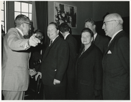 1968-1874 Bezoek van de burgemeester van Moskou Vladimir Fyodorovich Promyslov aan Rotterdam. Van links naar rechts ...