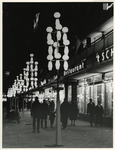 1968-241 Feestverlichting op het Zuidplein ter hoogte van café-restaurant 't Schuttershof, als gevolg van de opening ...
