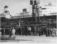 1968-2422 Staking bij de scheepswerf Verolme.