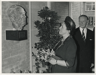 1969-1140 Onthulling borstbeeld professor doctor F.J. Rutten.