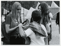 1970-1382 Holland Popfestival van 26 t/m 28 juni 1970 in het Kralingse Bos in Rotterdam. Portret van een ...