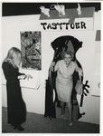 1970-920 Doctor M.A.M. Klompé opent de expositie in het Bouwcentrum.