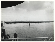 1975-555 Een blokkade van binnenvaartschepen in de Nieuwe Waterweg uit onvrede over de evenredige vrachtverdeling.