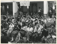 1980-64 Het Solidariteitscomité Havenstaking houdt een bijeenkomst in Odeon aan de Gouvernestraat.