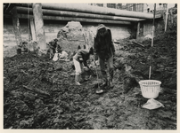 1989-3867 Bij graafwerkzaamheden voor de spoortunnel komen resten vrij van de oude stadsmuur uit de 15e eeuw. ...