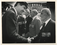 1990-564 Staatssecretaris van Defensie, mr. B.J.M. baron van Voorst tot Voorst, schudt de handen van drie oud ...