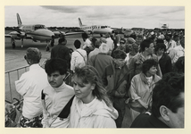 1990-680 Zo'n 100.000 bezoekers zijn aanwezig op de open dag van de luchthaven Rotterdam en kijken hun ogen uit naar de ...