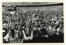 1990-724 Gezicht op een vol Feyenoordstadion tijdens het concert van de Amerikaanse popster Madonna.