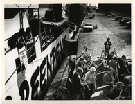 1993-3520 Bezoek van Greenpeace. Bij gelegenheid van de verjaardag van de Werkgroep Noordzee van Greenpeace speelt op ...
