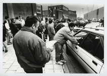 1994-1895 Werknemers van de Rotterdamse Droogdok Maatschappij voeren bij de poort acties rondom het overleg over de ...