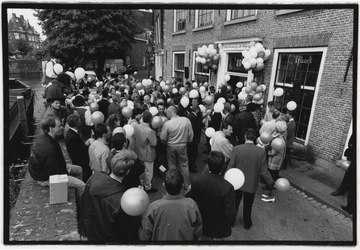 1996-964 Opening Brouwerij Delfshaven. Onder grote belangstelling wordt de nieuwe brouwerij De Pelgrim in Delfshaven geopend.