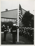 XXXIII-1259 Ter gelegenheid van de Amerikaanse onafhankelijkheidsdag wordt door de Amerikaanse Marine, bemanning van de ...