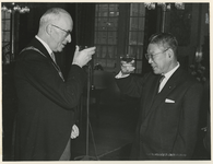 XXXIII-1326-01 De minister-president van Japan, de heer Hayato Ikeda, brengt een bezoek aan Rotterdam en wordt in de ...