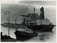 XXXIII-1524-01 De tanker Golar Nor komt als eerste schip met een draagvermogen boven de 100.000 ton in Europoort aan, ...