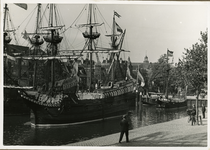XXXIII-466-00-01 De vloot van Piet Heijn ligt aangemeerd in de Achterhaven ter gelegenheid van het ambtsjubileum van ...