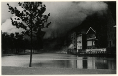 XXXIII-569-39-02-14 De Schiedamse Vest met rookwolken en panden in brand, als gevolg van het Duitse bombardement van 14 ...