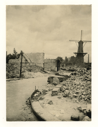1972-75 Gezicht op de door het Duitse bombardement van 14 mei 1940 getroffen omgeving van de Kipstraat en het ...