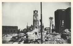 1980-1701 Gezicht op de door het Duitse bombardement van 14 mei 1940 getroffen Bagijnenstraat met verwoeste omgeving, ...