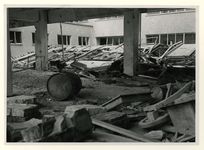 XIV-50-51-01-11 Puinresten na het bombardement van 14 mei 1940. Gezicht in het verwoeste Beursgebouw. Overzicht van de ...
