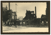 XXIII-35-03 Ruïnes (puinresten) na het bombardement van 14 mei 1940. Gezicht op het sociëteitsgebouw Amicitia aan de ...