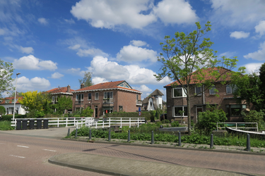 115 Buitenzorg in Schiebroek, gezien vanaf de Ringdijk.