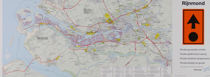1984-530 Kaart van Rotterdam en het Rijnmondgebied met aanduiding van de routes voor het vervoer van gevaarlijke stoffen