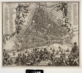 RI-32 Plattegrond van Rotterdam. Stadsplattegrond met links, rechts en onder weelderige versieringen met o.a. ...