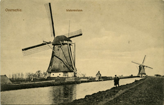 PBK-10334 De watermolen van de polder Laag Zestienhoven en op de achtergrond de watermolen van de polder Oudendijk ...