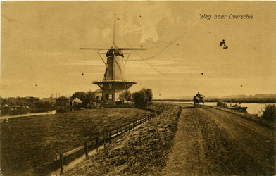PBK-10348 Zestienhovensekade met de bovenmolen van de polder Zestienhoven. Deze molen werd ook wel de grote watermolen ...