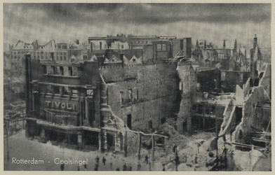 PBK-1209 Puinresten na het bombardement van 14 mei 1940. Coolsingel met Tivoli schouwburg en omgeving gezien vanaf het ...