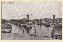 PBK-14 Middenkous vanuit het zuiden gezien. Links de Voorhaven en rechts de Achterhaven en de molens De Distilleerketel ...