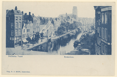 PBK-1823 Overzicht van de Delftsevaart en het Haagseveer. Op de voorgrond de Galerijbrug en op de achtergrond de toren ...