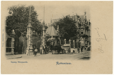 PBK-1882 De hoofdingang van de Rotterdamsche Diergaarde aan de Kruisstraat.