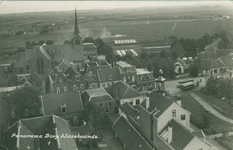 PBK-1983-1555 Gezicht op het dorp IJsselmonde, met op de voorgrond het post en telegraafkantoor aan de Doropsstraat en ...
