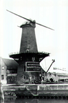 PBK-1985-167 Gezicht op molen de Distilleerketel aan de Voorhaven.