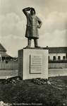 PBK-1986-291 Monument aan de Berghaven in Hoek van Holland opgericht in 1931 ter nagedachtenis van de opvarenden van ...