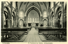 PBK-1986-7-13-TM-19 Boekje met afbeeldingen van het interieur van 18 rooms-katholieke kerken, waarvan 7 afgebeeld. Van ...